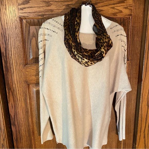 Jones New York Leopard Oblong Scarf Black, Gold - Picture 2 of 6